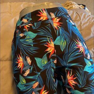 Gorgeous Tropical Capri Pants NWT